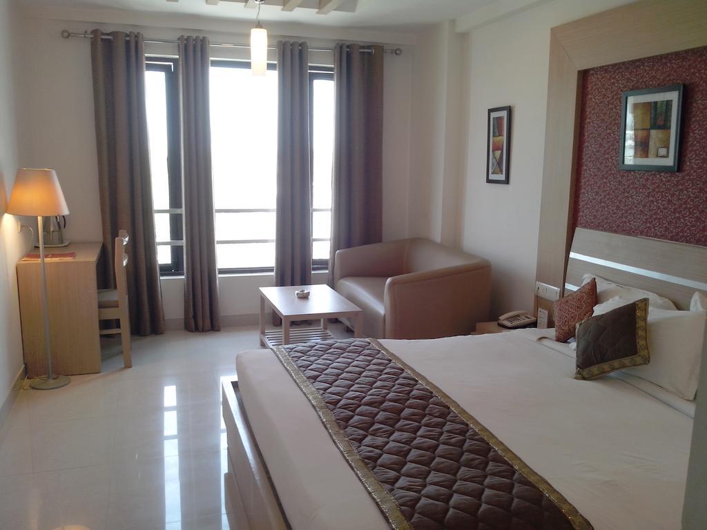 Hotel Crown Palace Allāhābād Junction Oda fotoğraf