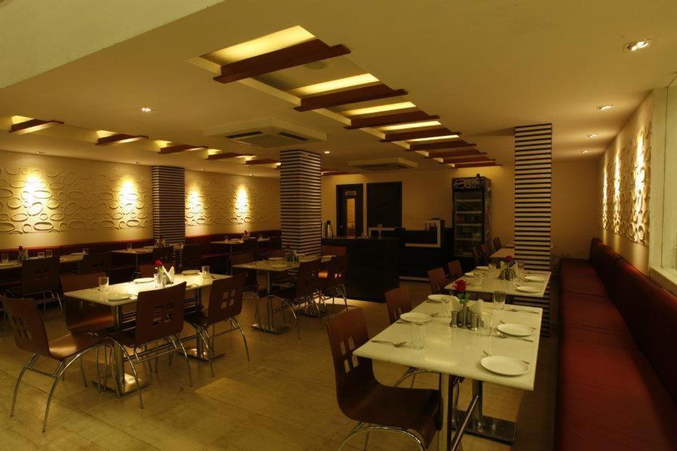 Hotel Crown Palace Allāhābād Junction Dış mekan fotoğraf
